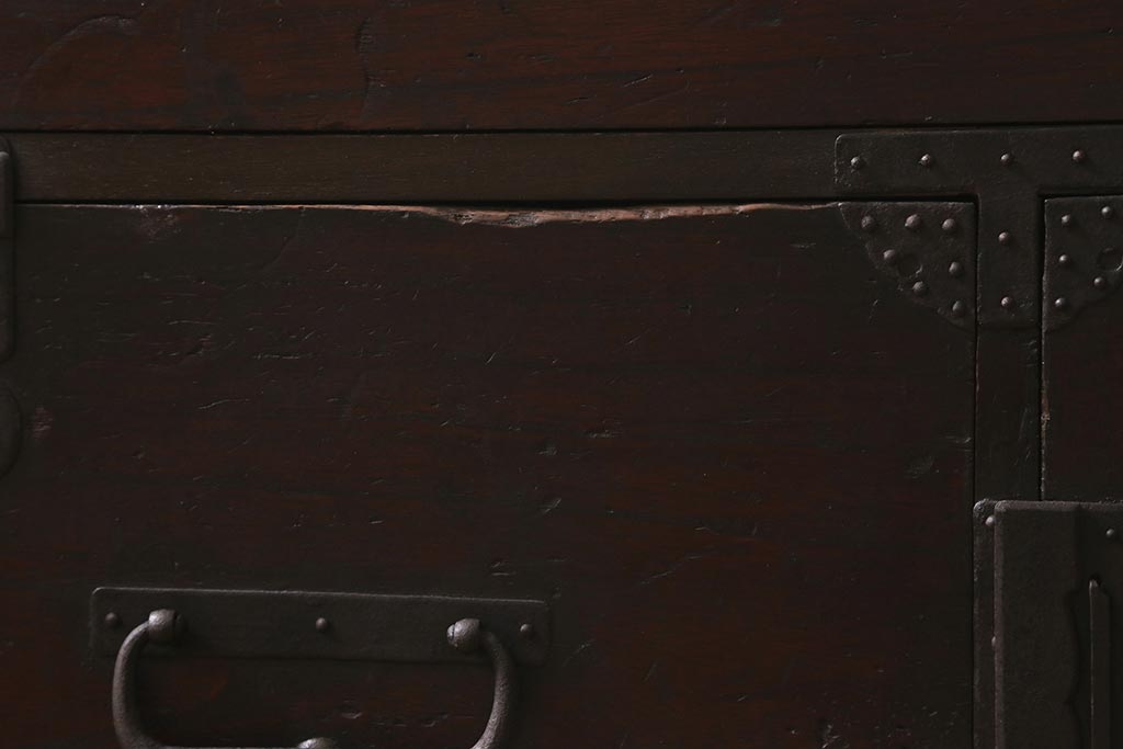 アンティーク家具　明治期　桐材　上質な造りの脚付箪笥ローボード(時代箪笥、桐箪笥、桐たんす)(R-043139)