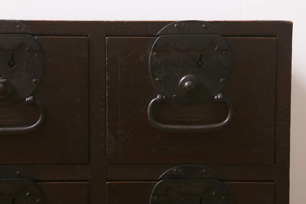 アンティーク家具　ヒノキ材　渋い金具が魅力的な小引き出し(小物収納)(R-043192)