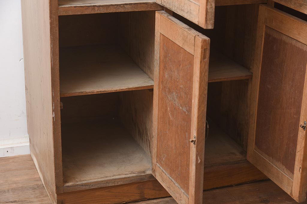 アンティーク家具　昭和レトロ　ナラ材　ナチュラルな木色のロッカー(戸棚、下駄箱、キャビネット)(R-043206)