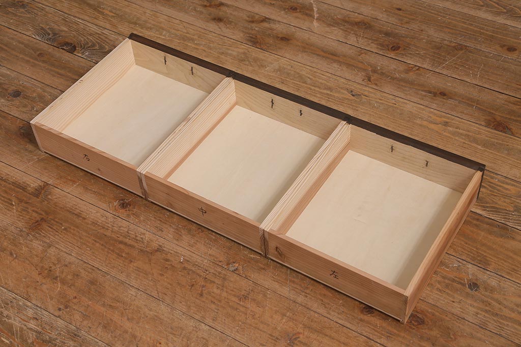 ラフジュ工房オリジナル　前面栗材　引き出し付き　明治期の味わい深い古建具を使ったリメイクローボード(テレビ台、収納棚、戸棚)(R-043216)