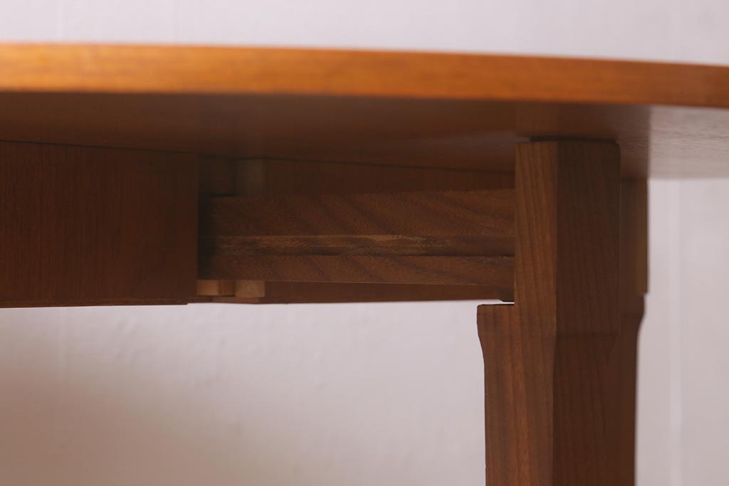 ヴィンテージ家具　北欧ビンテージ　レア品　半円形　温かみのある木色が魅力的なハーフテーブル(エクステンションテーブル、ダイニングテーブル、コンソールテーブル)(R-043217)