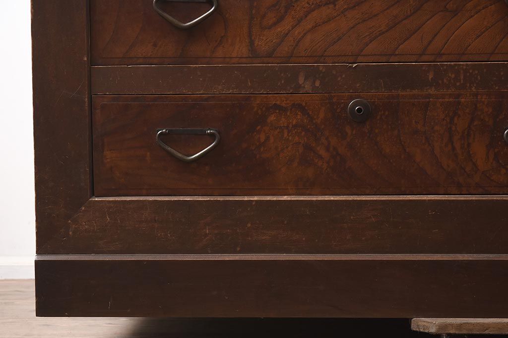 アンティーク家具　明治期　ヒノキ材・欅材　味わいのある収納箪笥(サイドボード、水屋箪笥、戸棚、引き出し、チェスト)(R-043249)