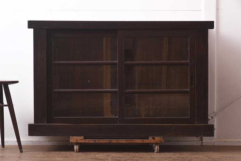 アンティーク家具　ガラス戸の4尺水屋サイドボード(四尺水屋箪笥、戸棚、収納棚)(R-043288)