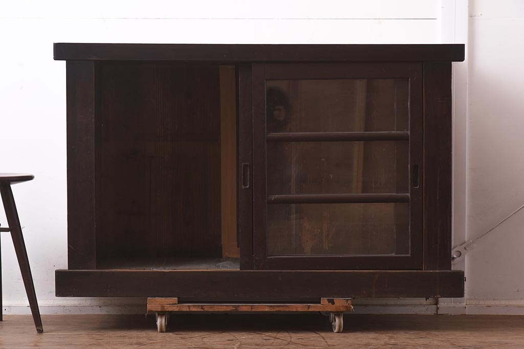 アンティーク家具　ガラス戸の4尺水屋サイドボード(四尺水屋箪笥、戸棚、収納棚)(R-043288)