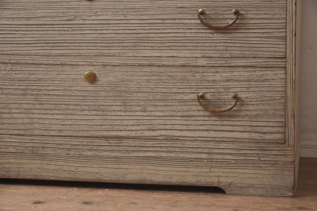 レトロ家具　昭和中期　前面桐材　引き出し3杯・台輪付き　素朴でシンプルな衣装箪笥(引き出し、チェスト)(R-043291)