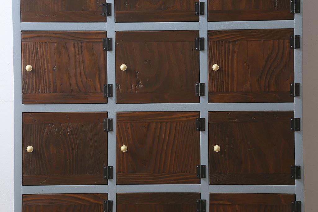 ラフジュ工房オリジナル　ペイント　古材リメイク　モミの木　6×3マス　水色のペイントがさわやかなマス目棚(収納棚、下駄箱)(R-043298)