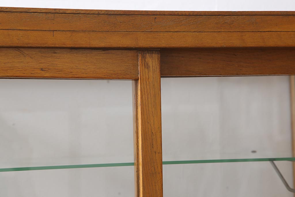 和製アンティーク　昭和レトロ　昭和中期　ナラ材製のシンプルな脚付きガラスケース(ショーケース、陳列棚)(R-043302)