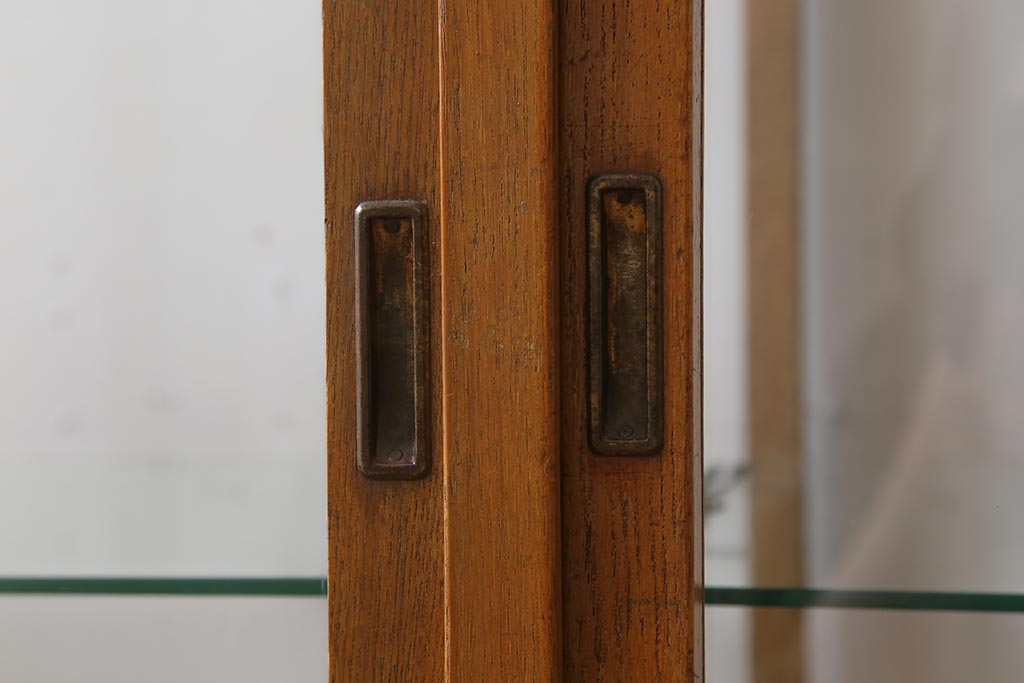 和製アンティーク　昭和レトロ　昭和中期　ナラ材製のシンプルな脚付きガラスケース(ショーケース、陳列棚)(R-043302)