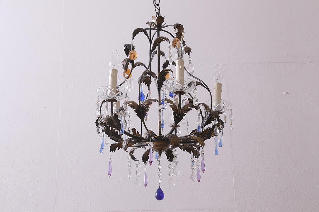 ヴィンテージ照明　輸入品　色付きのガラスドロップがおしゃれなリーフシャンデリア(天井照明、ビンテージ)(R-043304)