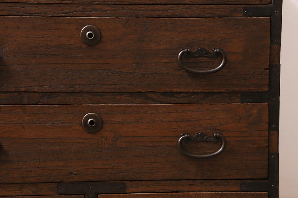 アンティーク家具　昭和初期　前面桐材　古い木の質感が味わい深い小タンス(引き出し、時代箪笥、整理タンス)(R-043321)