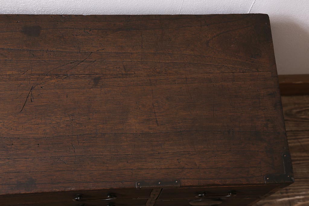 アンティーク家具　昭和初期　総桐材　使いこまれた銅金具が味わい深い小タンス(引き出し、時代箪笥、整理タンス)(R-043324)