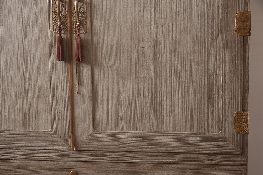 アンティーク家具　昭和中期　衣装盆付き　品のある佇まいが魅力の桐箪笥(衣装箪笥、着物箪笥、和タンス、桐たんす)(R-043346)