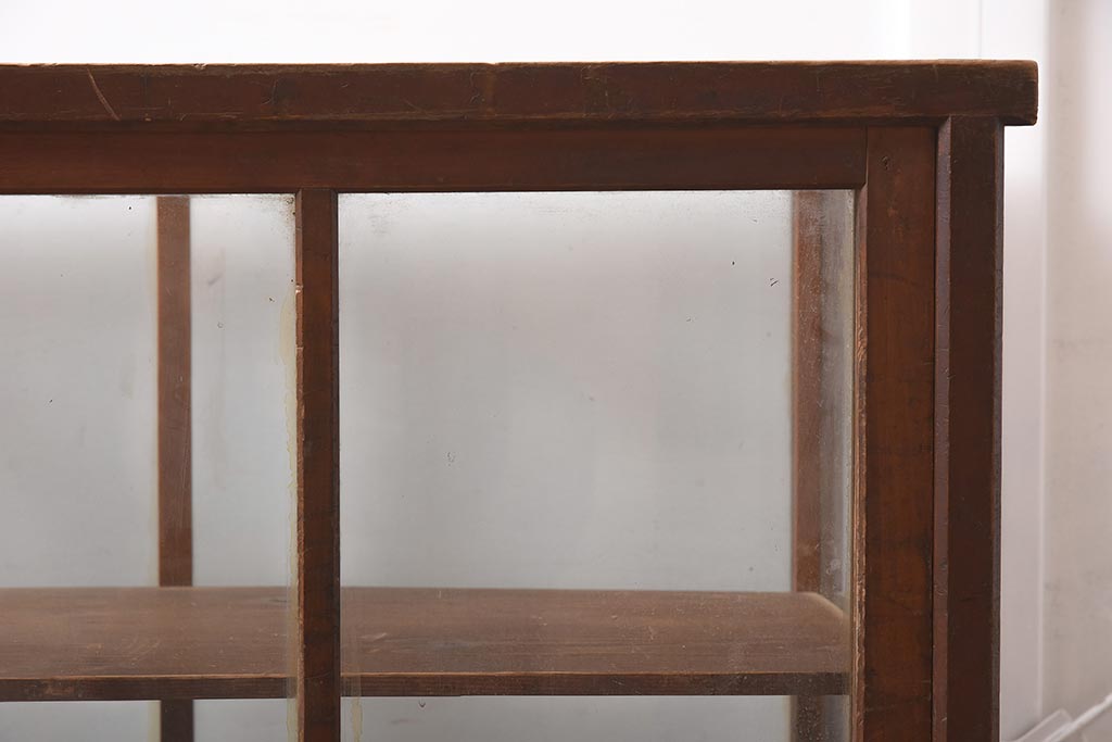 アンティーク家具　大正昭和初期　ヒノキ材　味のある風合いが魅力のレトロなガラスケース(ショーケース、陳列棚)(R-043361)