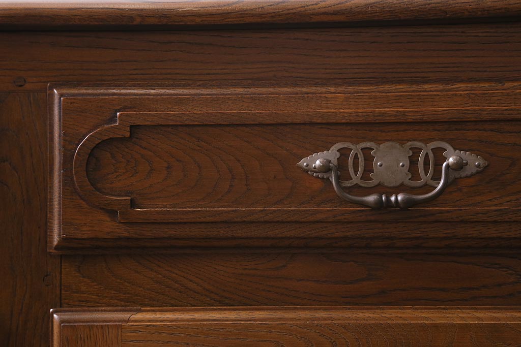 ヴィンテージ家具　フランスビンテージ　オーク材　レリーフがおしゃれなサイドボード(キャビネット)(R-043371)