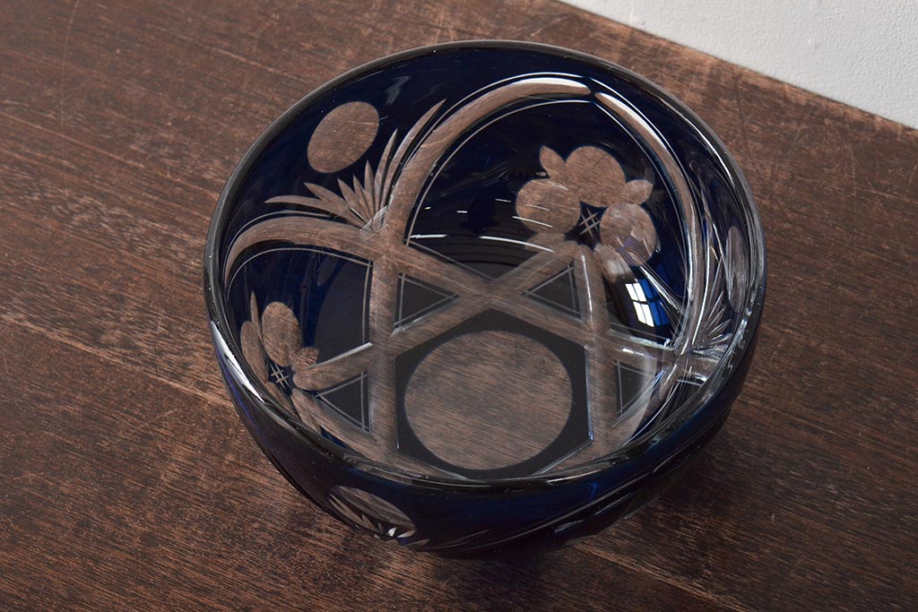 アンティーク雑貨　昭和初期　青切子ガラスボウル(深鉢、色被せ、和ガラス)(R-043403)