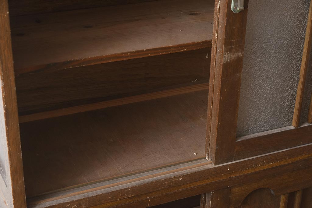 和製アンティーク　昭和中期　ダイヤガラス使用でレトロな雰囲気の戸棚(収納棚、キャビネット)(R-043454)
