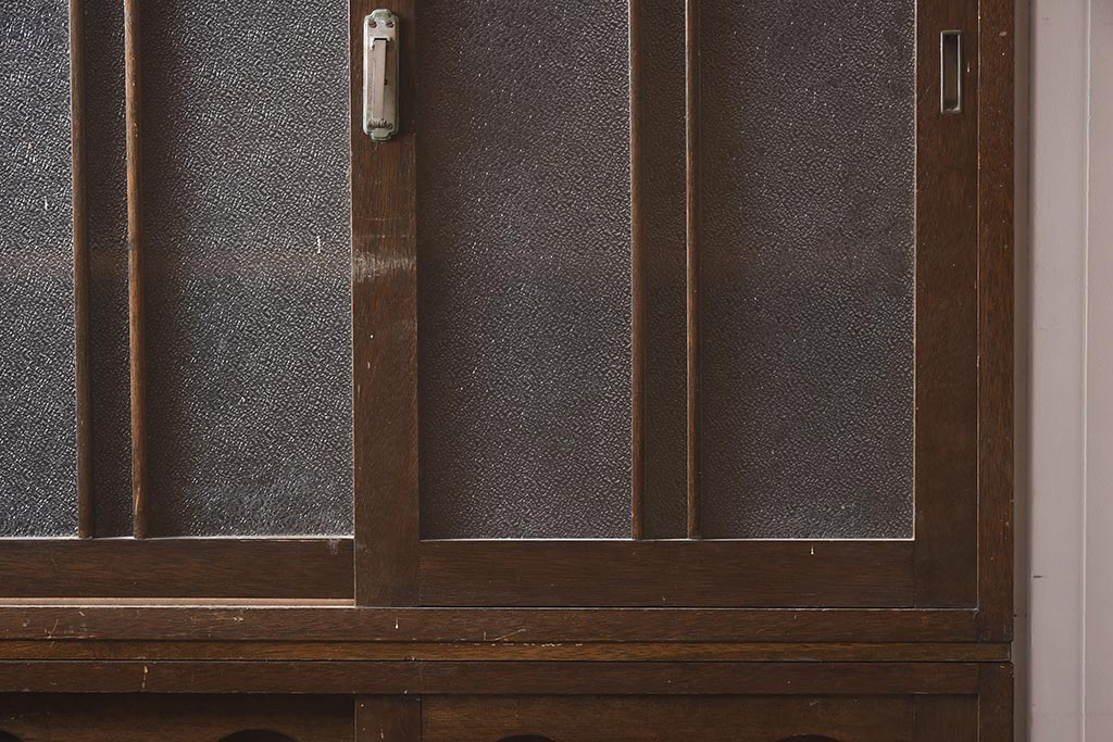 和製アンティーク　昭和中期　ダイヤガラス使用でレトロな雰囲気の戸棚(収納棚、キャビネット)(R-043454)