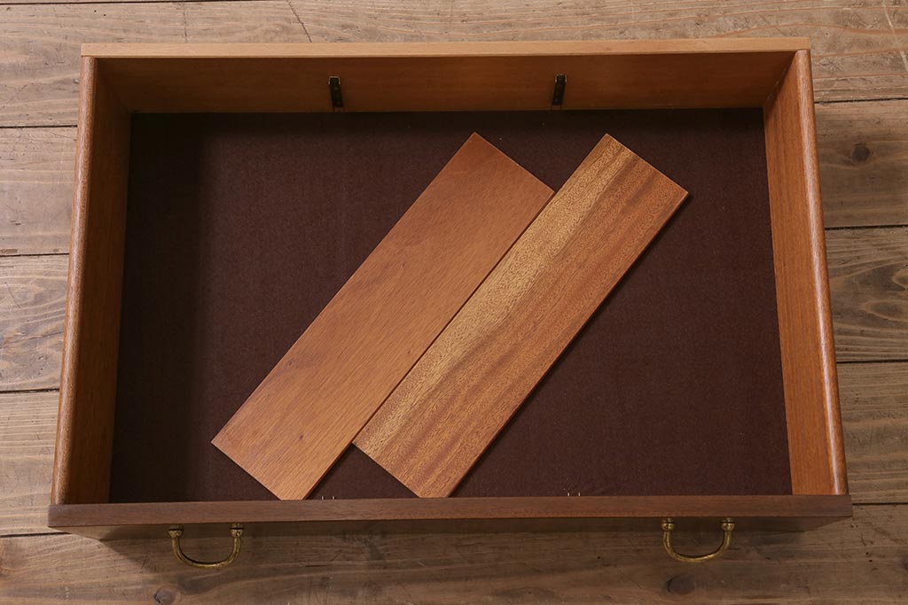 ヴィンテージ家具　北欧ビンテージ　G-PLAN(ジープラン)　BB(Black&Brass)シリーズ　希少!ユニセックスなデザインが魅力のドレッシングテーブル(姿見、ドレッサー、化粧台)(R-043482)