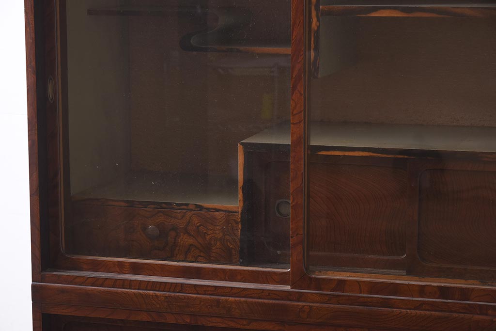 ビンテージ家具　前面欅材　玉杢　味わいと上質な雰囲気が魅力の茶箪笥(茶棚、キャビネット)(R-043497)
