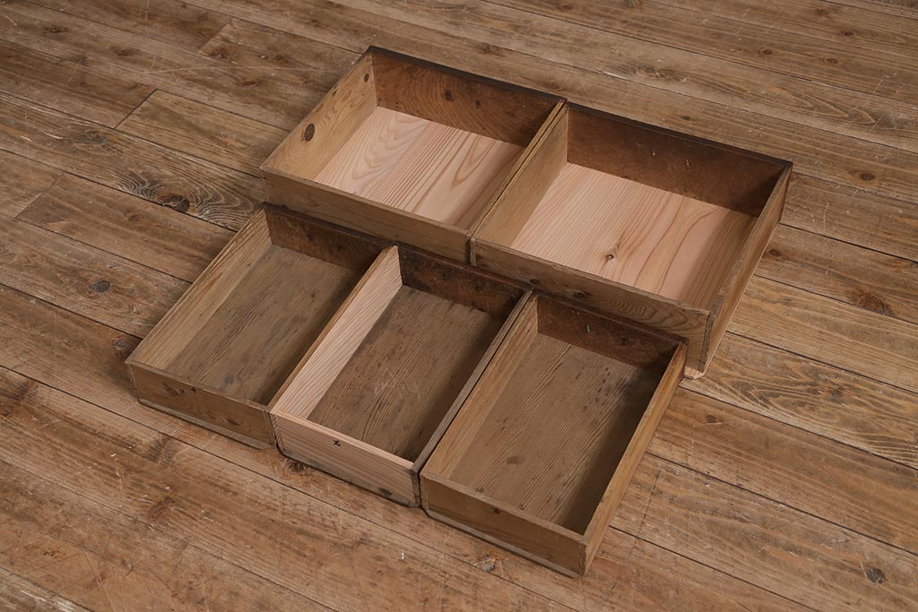 アンティーク家具　引き出し付き　木味が魅力の鉄脚リビングボード(ガラス戸棚、収納棚、キャビネット)(R-043508)