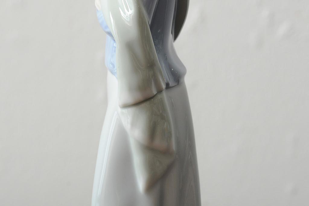 リヤドロ(LLADRO)　希少　ユリを持つ少女　GIRL WITH FLOWERS(オブジェ、置き物)(R-043526)