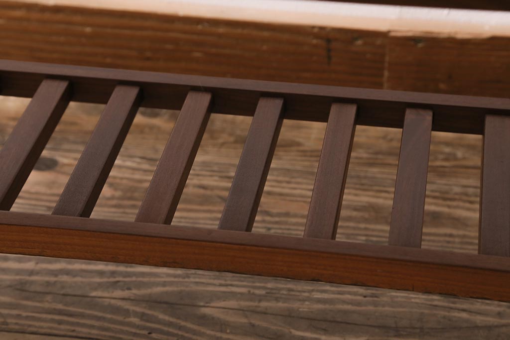 ヴィンテージ家具　北欧ビンテージ　チーク材　モダンなタイル天板のコーヒーテーブル(センターテーブル)(R-043529)