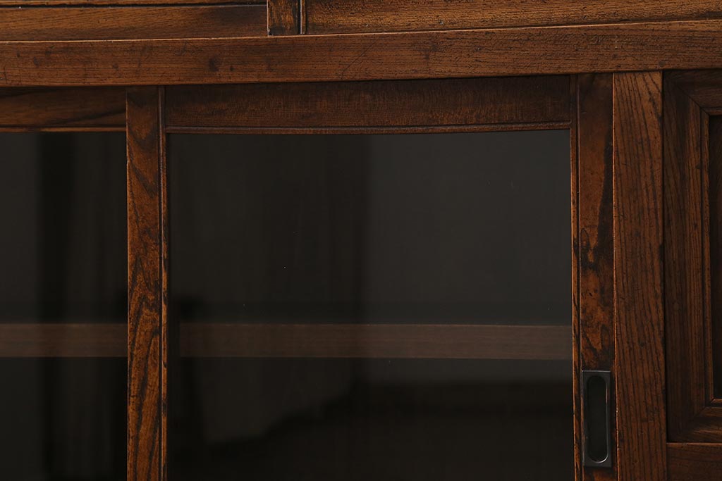 アンティーク家具　前面ケヤキ材　引き出し付き　上品なつくりの和風キャビネット(水屋箪笥、収納棚)(R-043530)