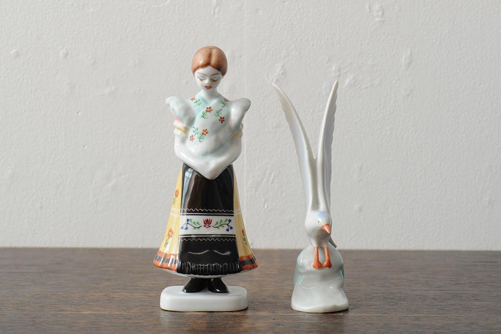 ハンガリー　HOLLOHAZA(ホロハーザ)　少女とカモメの陶器人形2個セット(オブジェ、置き物)(R-043541)