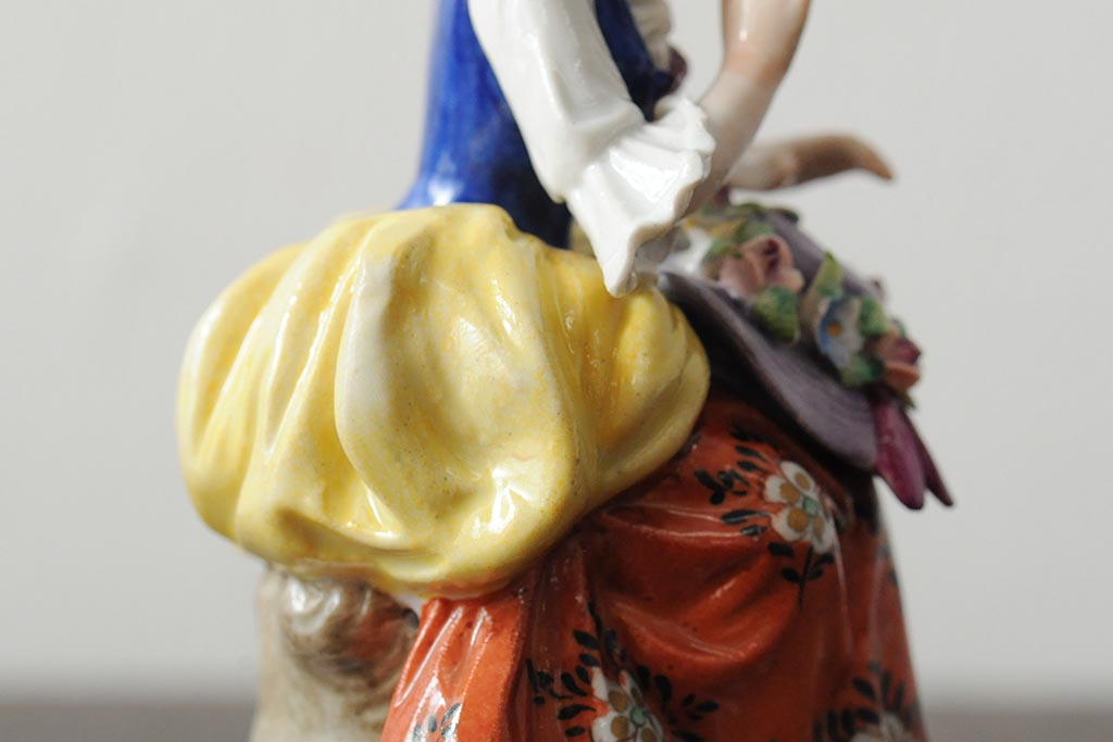 ドイツ　Sitzendorfer Porzellanmanufaktur(?)　花と少女/ウィーン　AUGARTEN(アウガルテン?)　貴婦人(フィギュリン、陶器人形、置き物、2点セット)(R-043542)