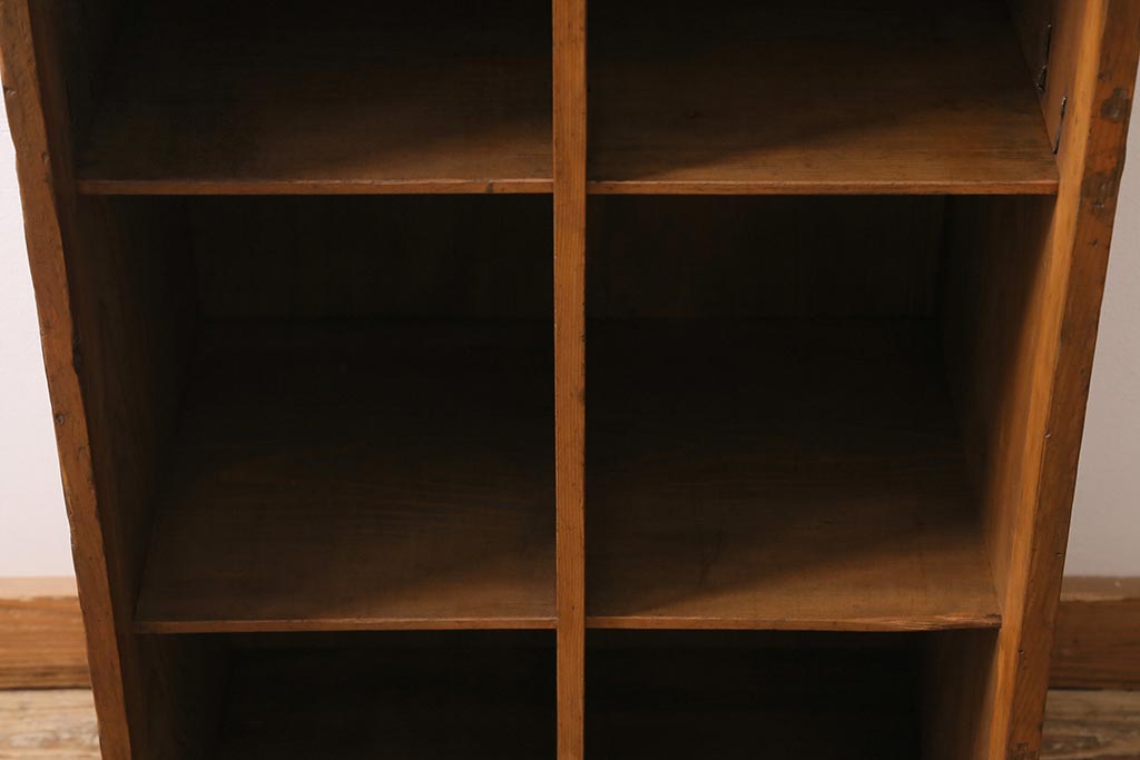 アンティーク家具　ヒノキ材　木の風合いが味わい深いマス目棚(オープンラック、シェルフ)(R-043556)