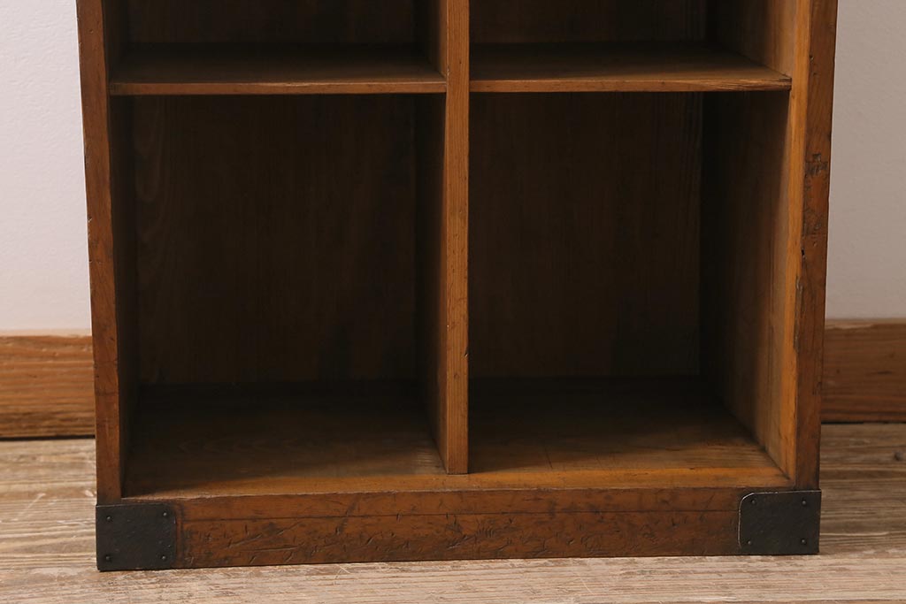アンティーク家具　ヒノキ材　木の風合いが味わい深いマス目棚(オープンラック、シェルフ)(R-043556)