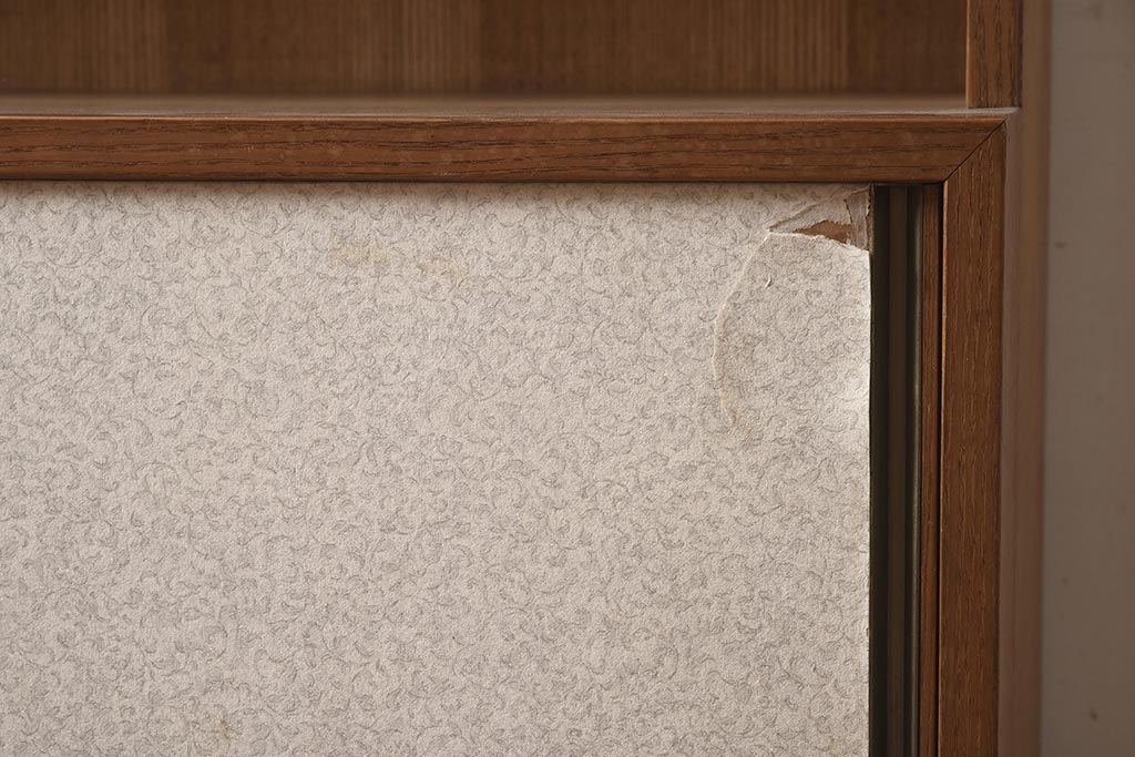 レトロ家具　昭和レトロ　1980年頃　タモ材　昔懐かしい香り漂うサイドボード(キャビネット、戸棚)(R-043561)