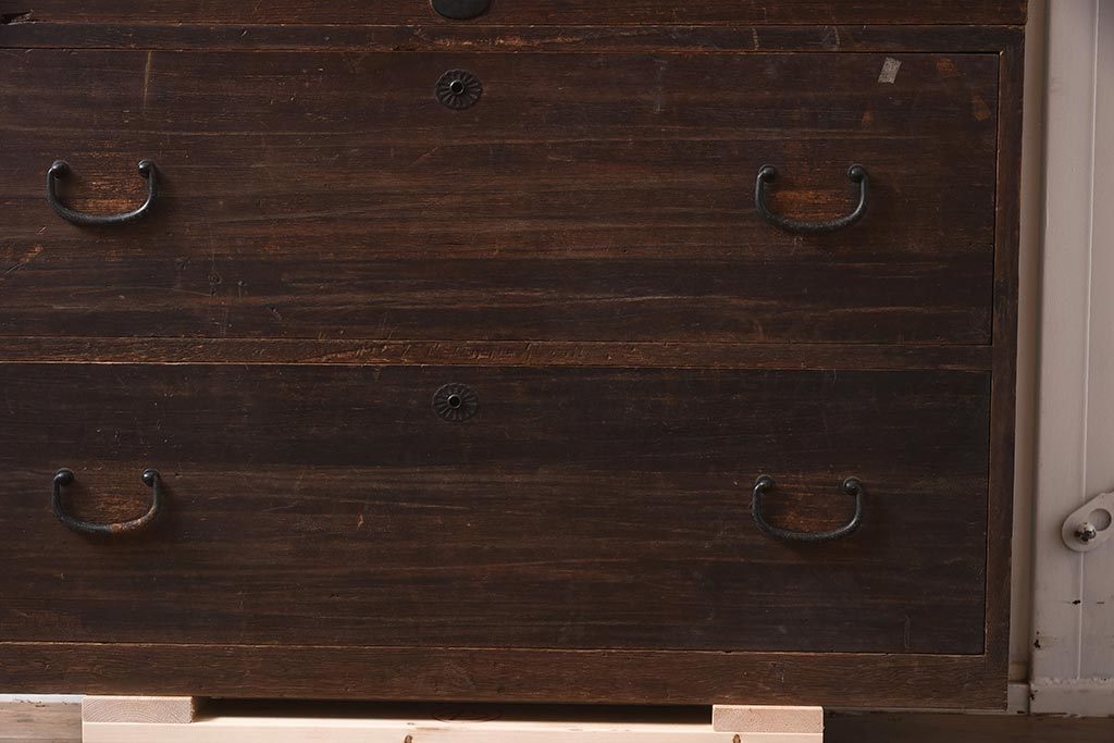アンティーク家具　昭和初期　総桐材　味わい深い風合いシンプルな重ね箪笥(衣裳箪笥、引き出し、時代箪笥)(R-043564)