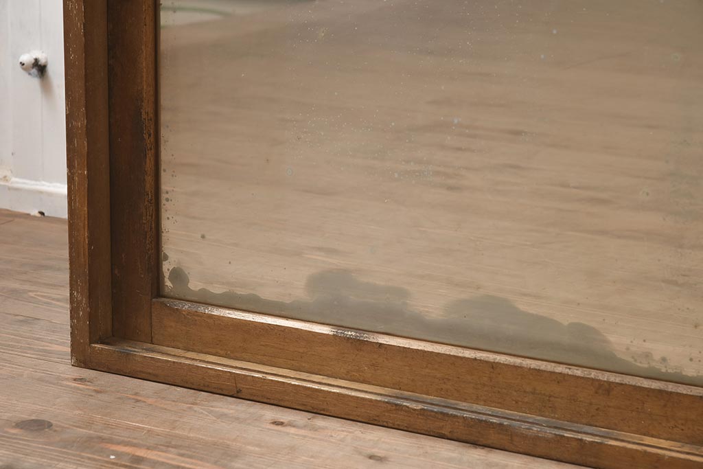 レトロ家具　昭和レトロ　昭和中期　珍しいデザインが目を惹く古い商店の陳列棚(ショーケース、ガラスケース、キャビネット)(R-043567)