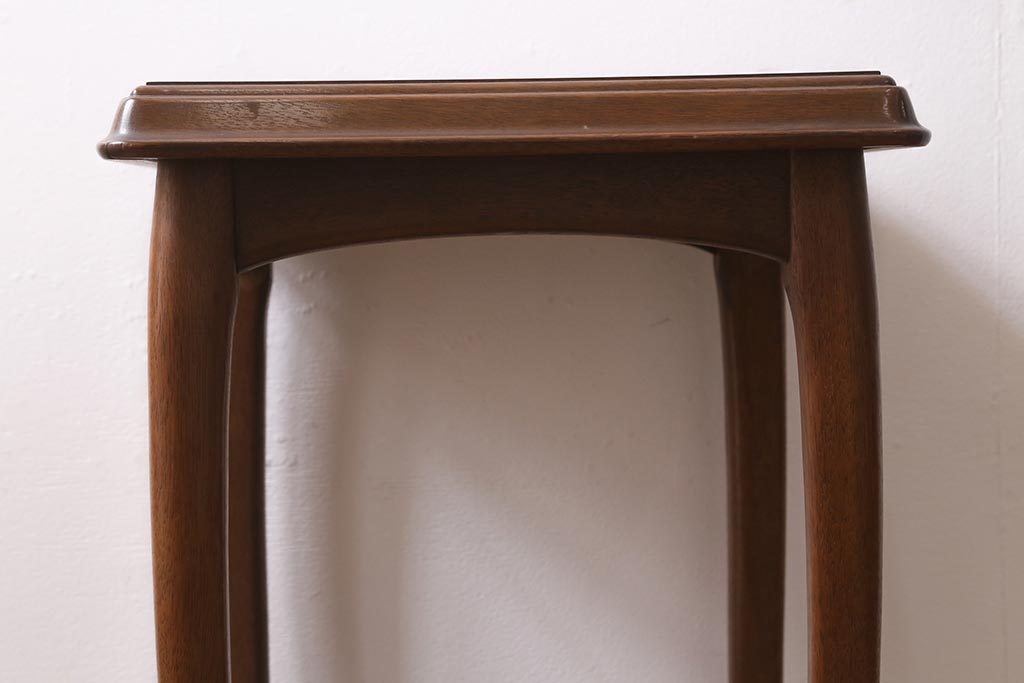 ビンテージ家具　オールドマルニ　maruni(マルニ木工)　棚付き　アンティーク家具とも馴染む木製のサイドテーブル(花台)(R-043574)