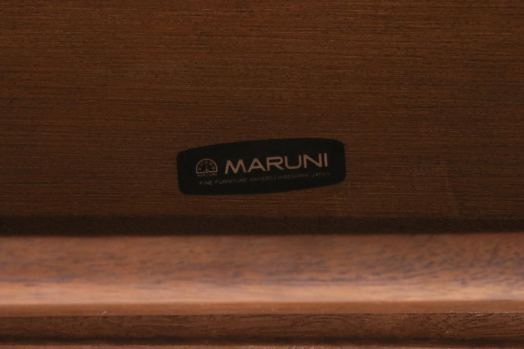 ビンテージ家具　オールドマルニ　maruni(マルニ木工)　棚付き　アンティーク家具とも馴染む木製のサイドテーブル(花台)(R-043574)