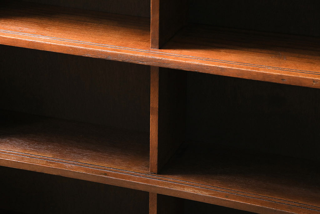 【セミオーダー家具実例】アンティーク本棚をご希望の色合いになるべく近づけてリペア。お持ちの家具とできるだけ一体感が出るように仕上げました。(オープンラック、シェルフ、ロッカー)