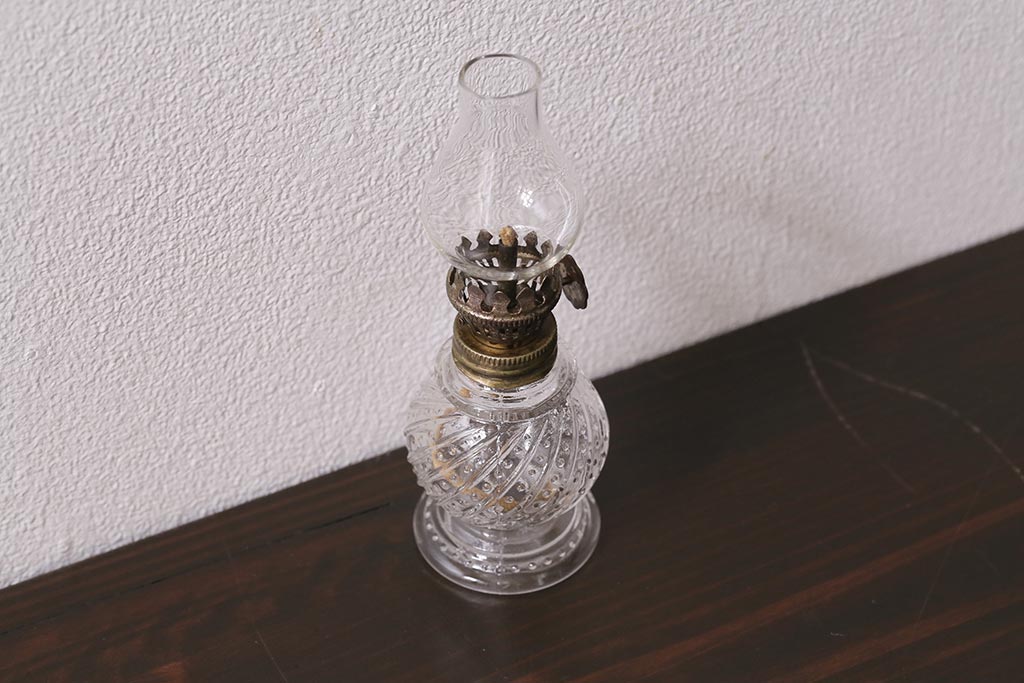 ヴィンテージ雑貨　レトロ　ガラスタンクがかわいいミニランプ(豆ランプ、オイルランプ、ビンテージ)(R-043584)