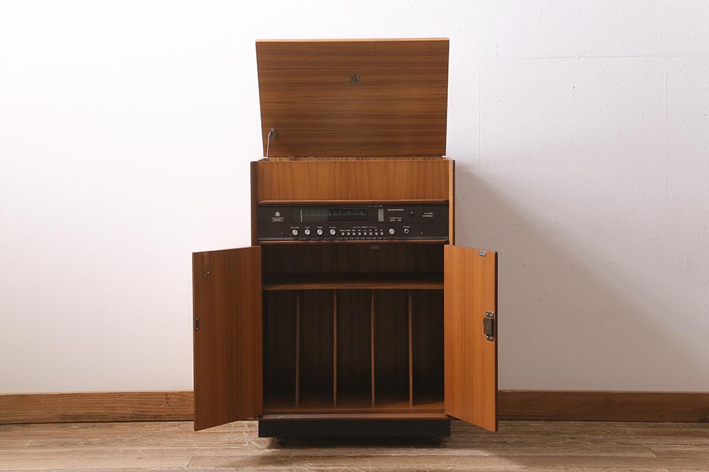 ジャンク品　イギリスビンテージ　Dynatron Radio Ltd・GOLDRING Lenco GL72　オーディオ機器付きキャビネット(ラジオグラム、レコードプレイヤー、ミュージックキャビネット、ヴィンテージ)(R-043607)