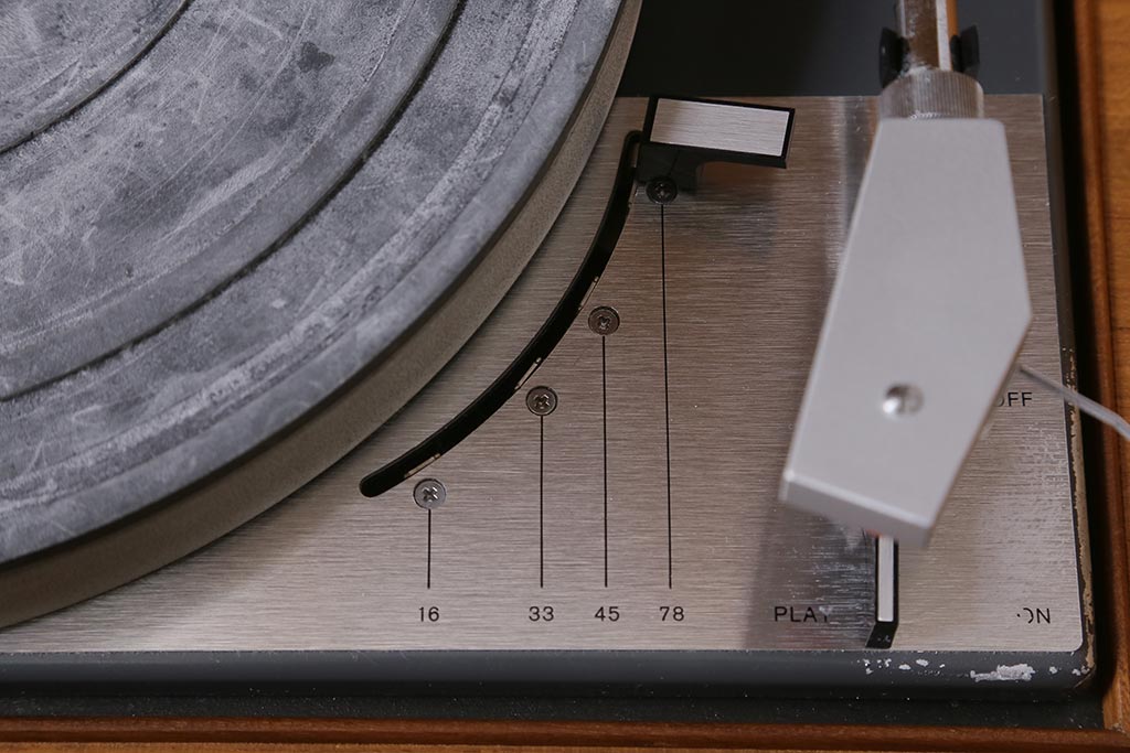 ジャンク品　イギリスビンテージ　Dynatron Radio Ltd・GOLDRING Lenco GL72　オーディオ機器付きキャビネット(ラジオグラム、レコードプレイヤー、ミュージックキャビネット、ヴィンテージ)(R-043607)
