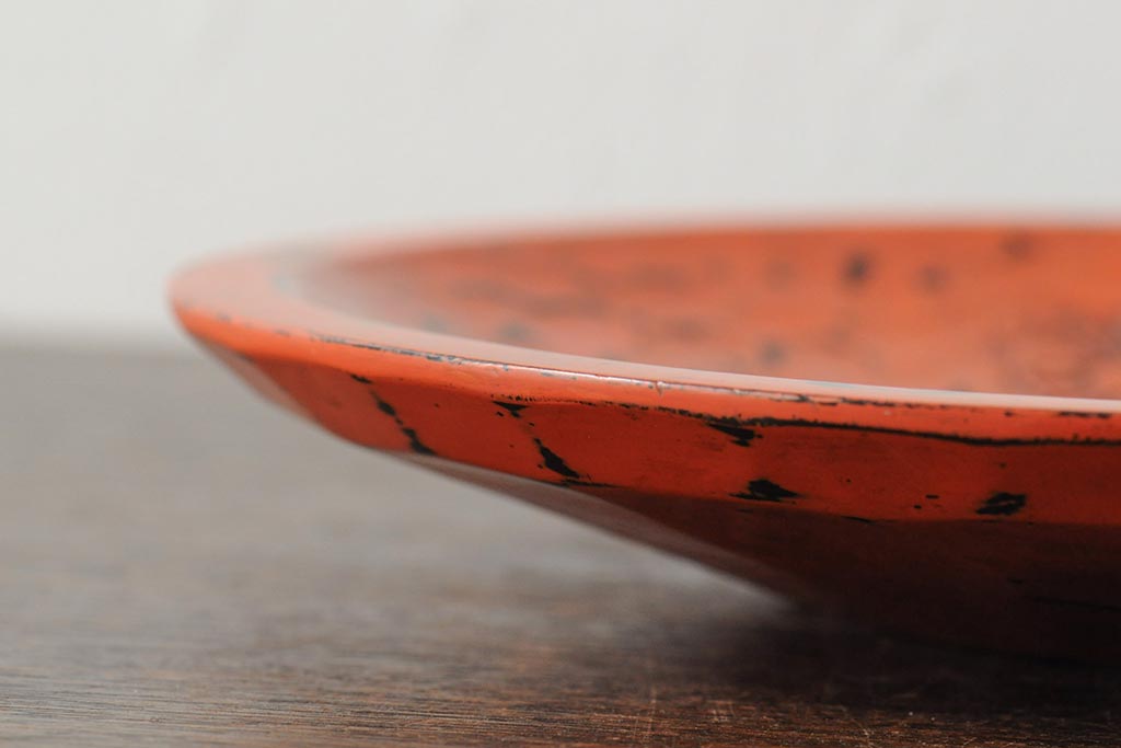 大正昭和初期　菊図根来塗彫刻木皿(漆器、木製皿)(R-043624)