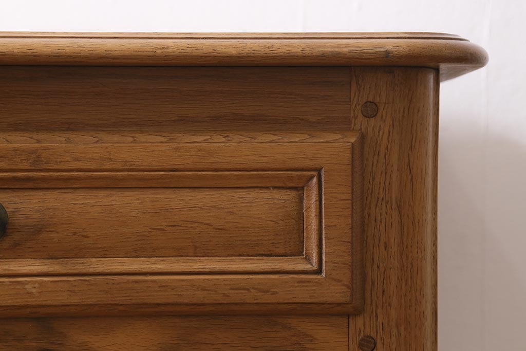 アンティーク家具　フランスアンティーク　オーク材　クラシカルな雰囲気が魅力のサイドボード(収納棚)(R-043694)