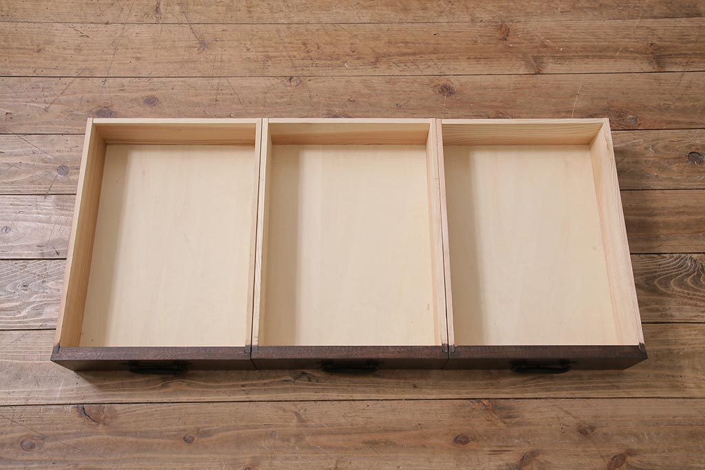 ラフジュ工房オリジナル　古建具リメイク　前板栗材　引き出し付き　和モダンなキャビネット(水屋、収納棚、戸棚)(R-043700)