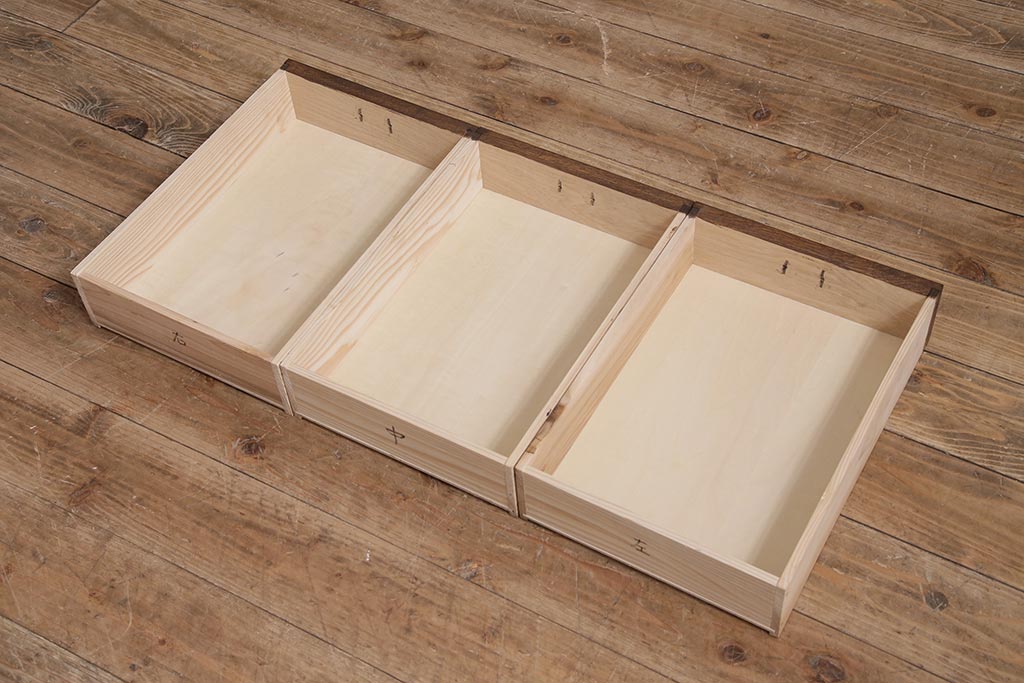 ラフジュ工房オリジナル　古建具リメイク　前板栗材　引き出し付き　和レトロなキャビネット(水屋、収納棚、戸棚)(R-043701)