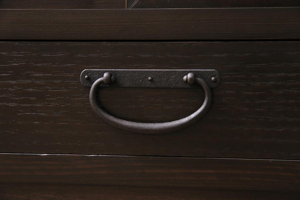 ラフジュ工房オリジナル　古建具リメイク　前板栗材　引き出し付き　和モダンな脚付きローボード(水屋、収納棚、戸棚)(R-043702)