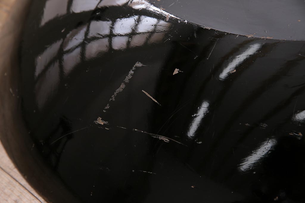 アンティーク雑貨　昭和中期　朱色と黒の漆塗りが目を引く特大のこね鉢(ボウル)(R-043709)