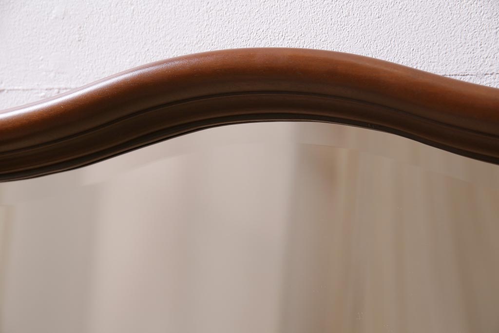 中古　ヨーロッパ　輸入家具　マホガニー材　高級感漂う上品な壁掛けミラー(鏡)(R-043716)です。