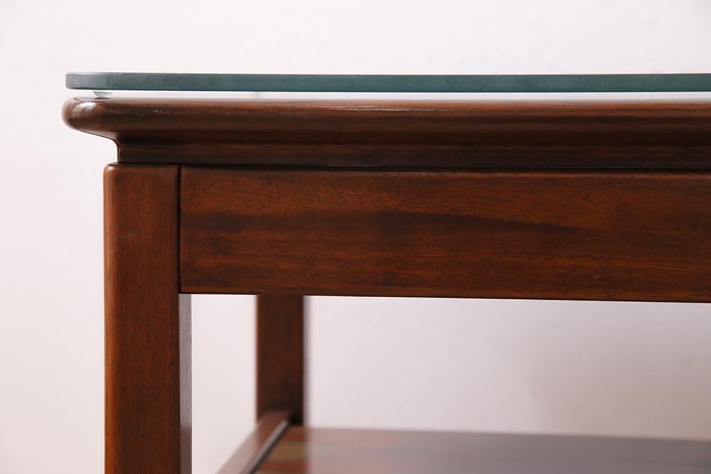 ビンテージ家具　オールドマルニ　maruni(マルニ木工)　棚付き　様々な空間い溶け込むシンプルなセンターテーブル(コーヒーテーブル)(R-043740)