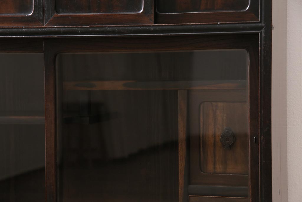 アンティーク家具　前面黒柿材　黒々とした杢目が魅力的な渋い趣の茶箪笥(茶棚、飾り棚、戸棚、収納棚)(R-043742)