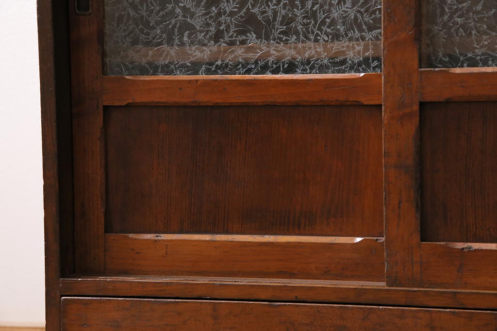 アンティーク家具　ヒノキ材　引き出し付き　結霜ガラス入りの味のある下駄箱(収納棚、戸棚、キャビネット)(R-043743)
